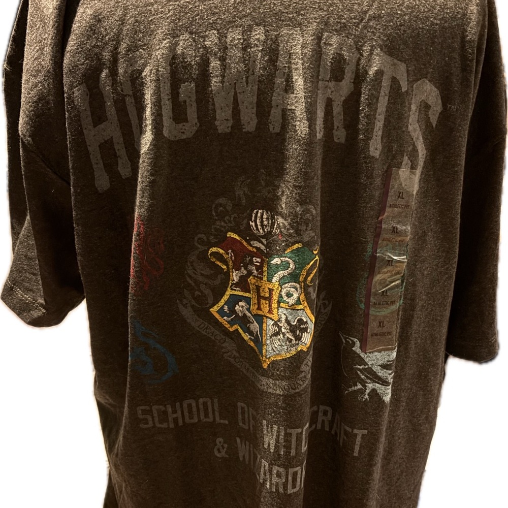 Hogwarts Graphic T-Shirt xl NWT